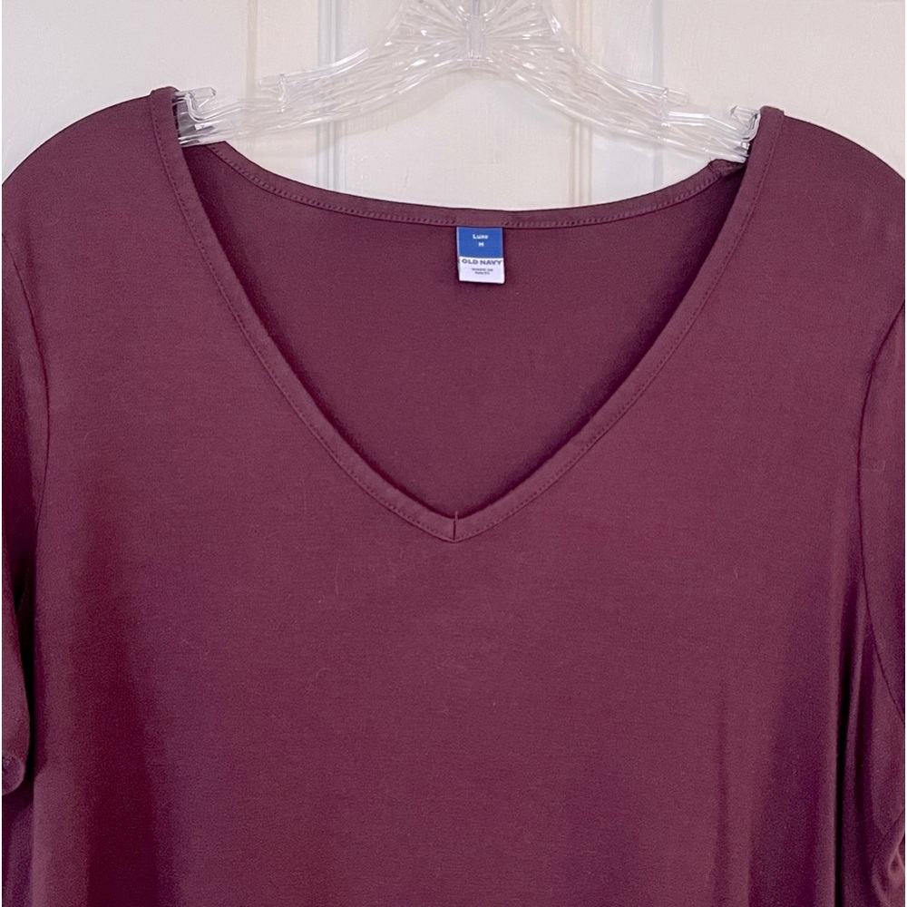 🌻3/$20 🆕 Old Navy Luxe Burgundy Red V-Neck Super Soft Tee Shirt, Size M - Picture 10 of 16